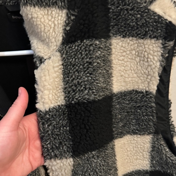 NWT Banana Republic Black and Cream Fleece Vest - Size L - Picture 3 of 3